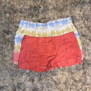 2 pairs of women’s shorts